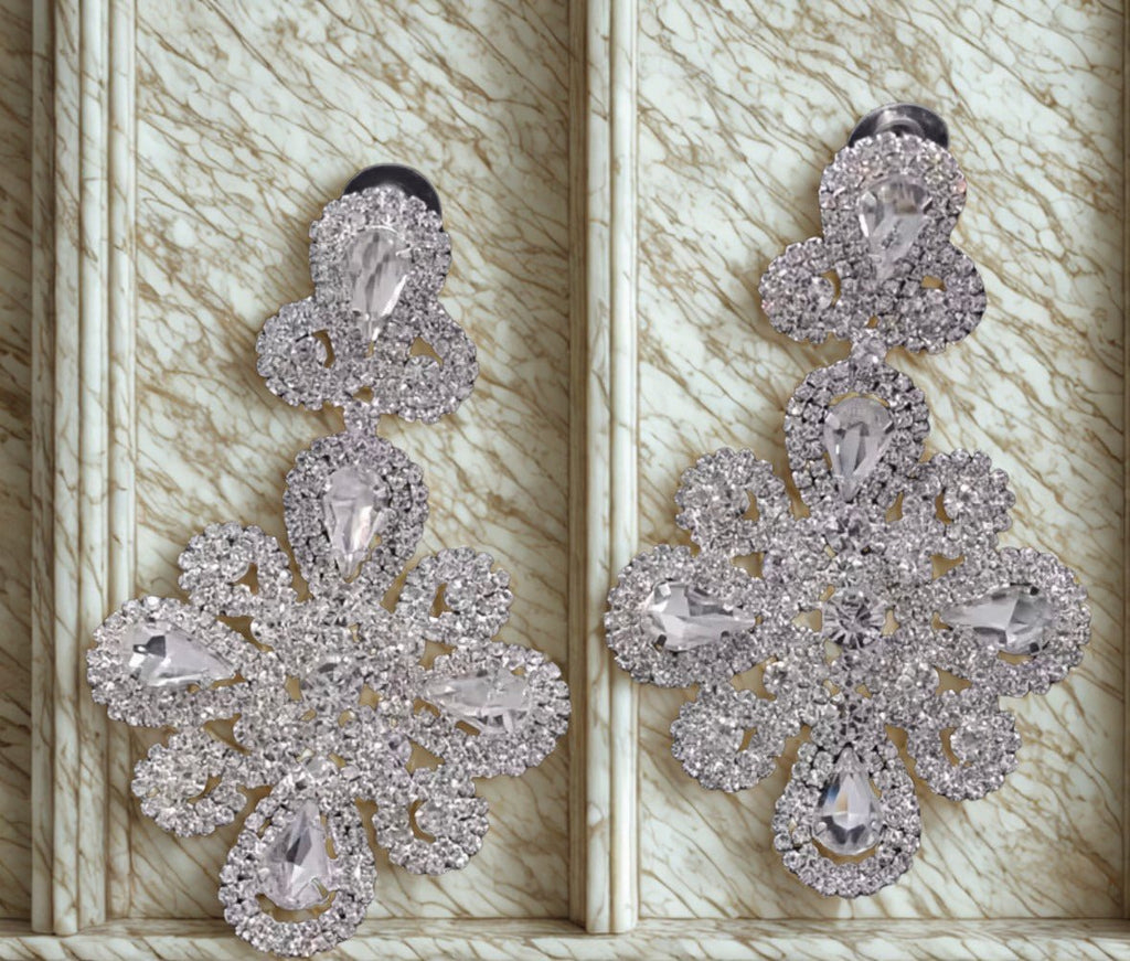 affordable luxury lifestyle brand, accessible luxury online boutique, curated high fashion essentials, private collection luxury retail, minimalist luxury fashion aesthetics, elite capsule wa