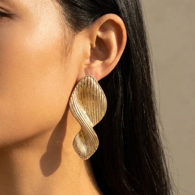 affordable luxury lifestyle brand, accessible luxury online boutique, curated high fashion essentials, private collection luxury retail, minimalist luxury fashion aesthetics, elite capsule wa