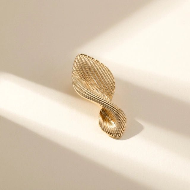 affordable luxury lifestyle brand, accessible luxury online boutique, curated high fashion essentials, private collection luxury retail, minimalist luxury fashion aesthetics, elite capsule wa
